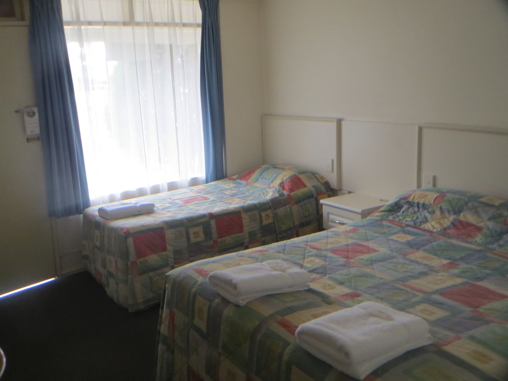 Coachman Hotel Motel 8/47