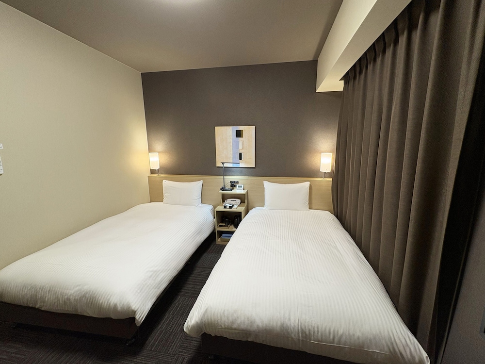 ROOM, TWIN BEDS