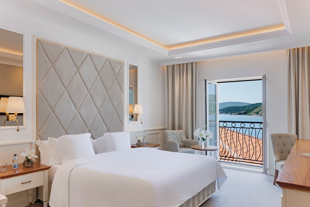 Heritage, Premium, Suite, King Bed, Sea View