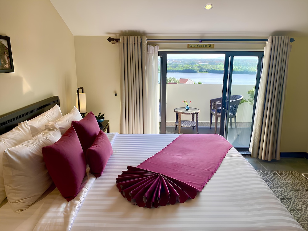 ROOF TOP, DELUXE, KING BED, RIVERSIDE, BALCONY