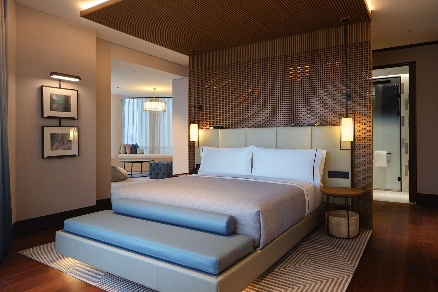 Deluxe, Suite, King Bed, Lake View