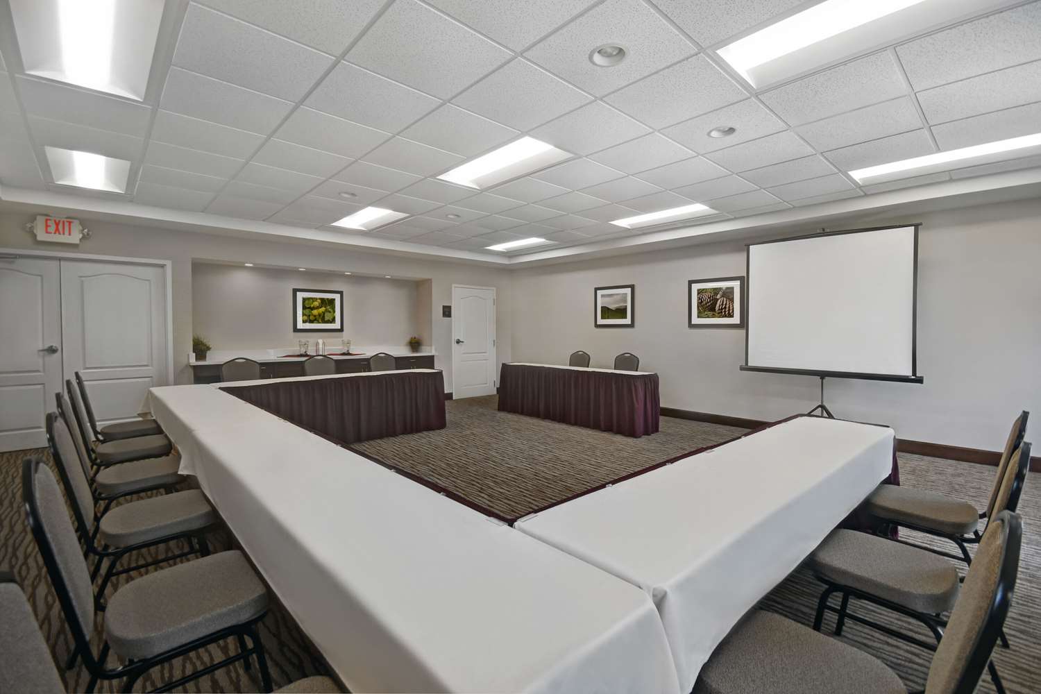 Comfort Inn & Suites Wilton, ME 14/27
