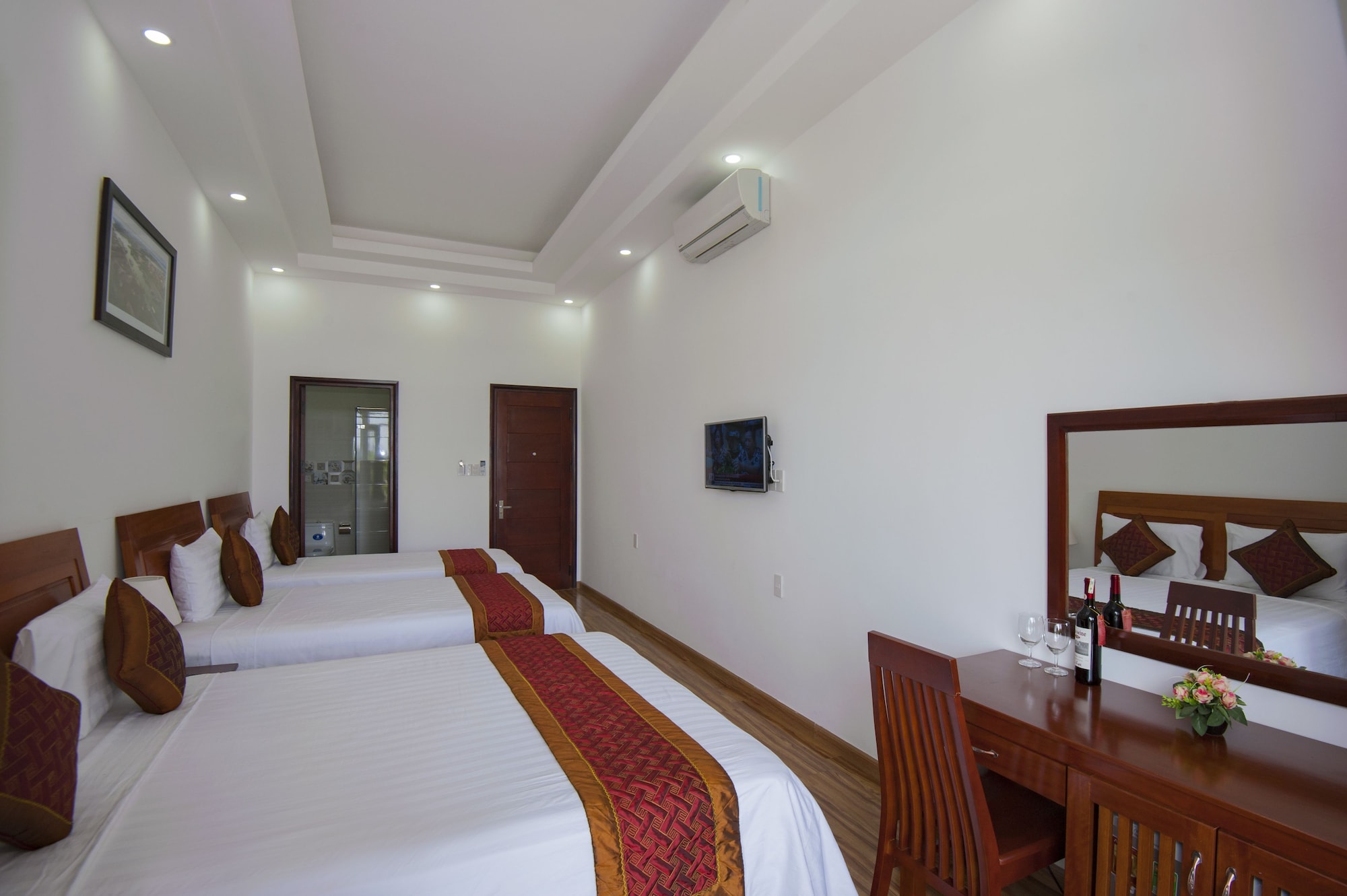 DELUXE, DOUBLE BED, LAKE VIEW, BALCONY
