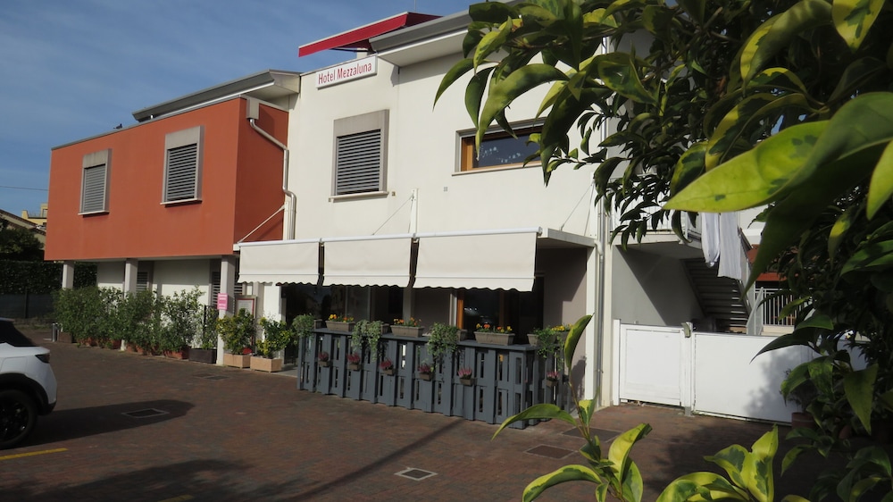Hotel Mezzaluna 8/50