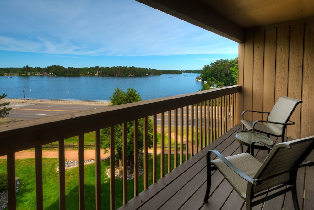 The Pointe Hotel and Suites 36/51