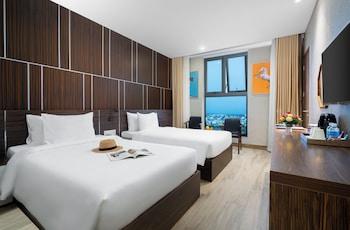 Connecting, Family, Single Bed, City View