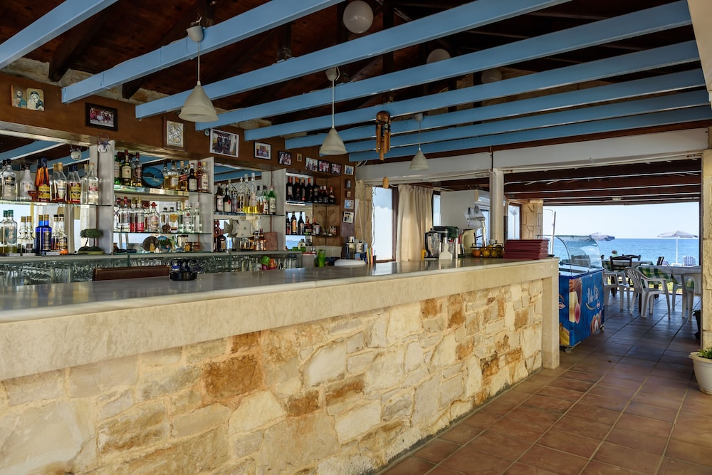 Kostakis Beach Hotel 6/46