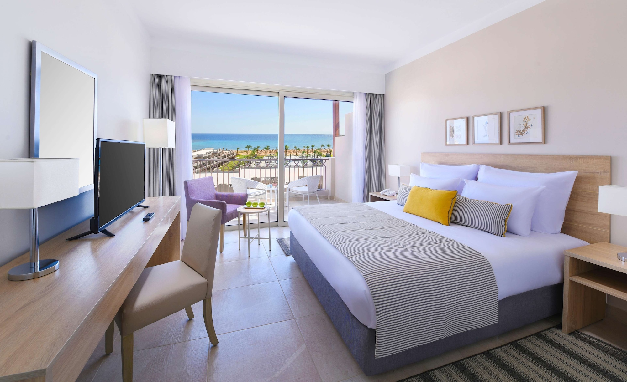 Superior, Queen Bed, Bay View
