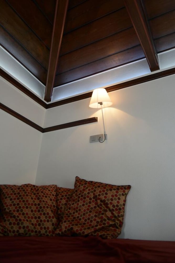 The Golden Tree Hotel 48/60