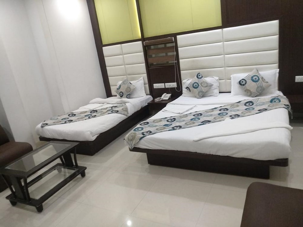 HOTEL ONE UP 53/69