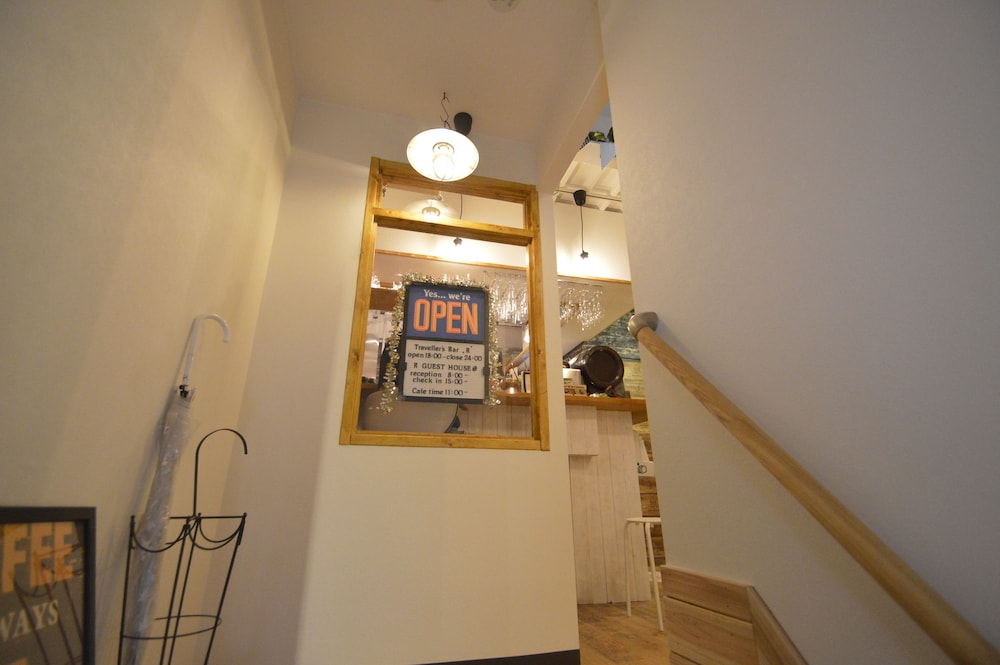 R Guest House - Hostel 25/50