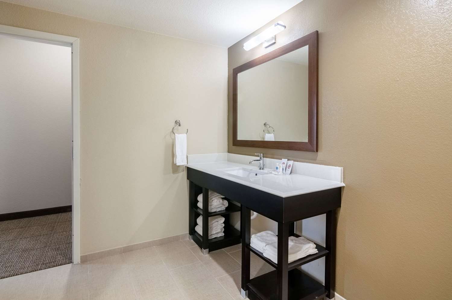 Comfort Suites Meridian And I-40 18/18
