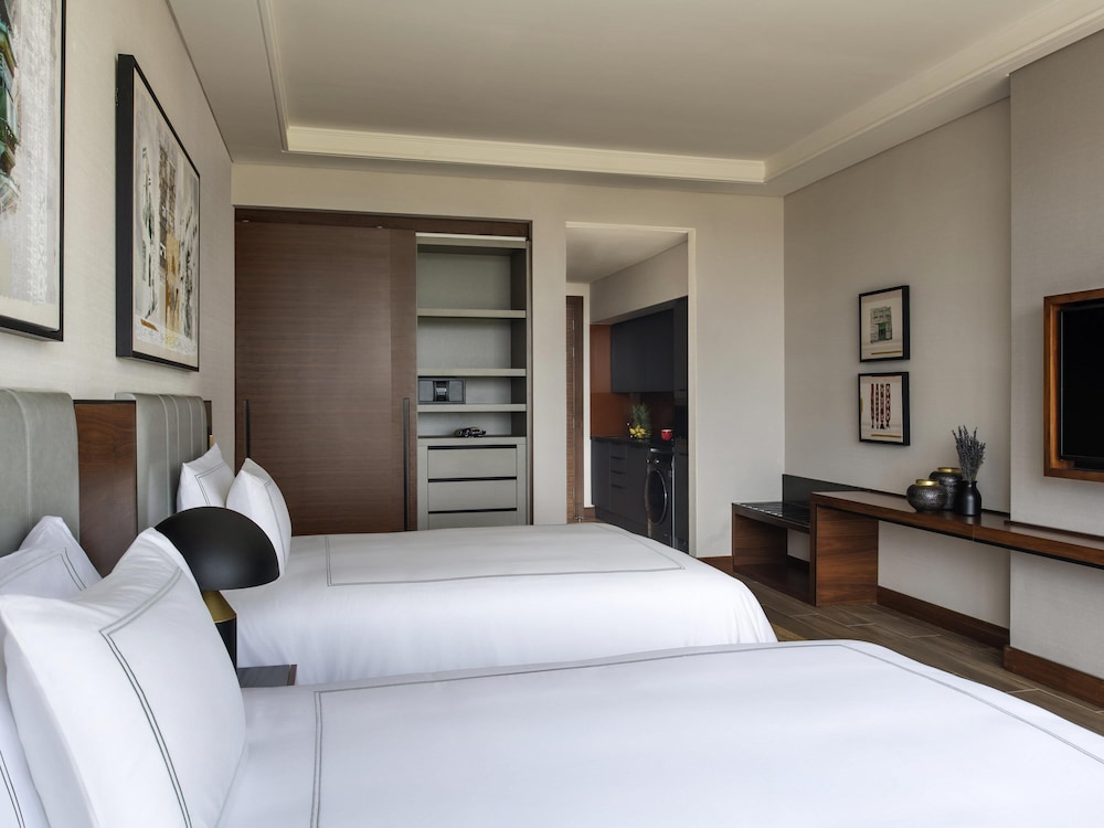 SWISS ADVANTAGE, STUDIO, TWIN BEDS