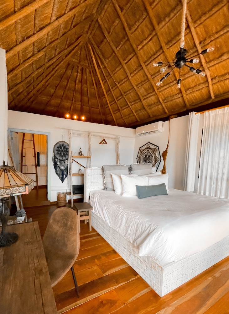 SUITE, BEACH SIDE