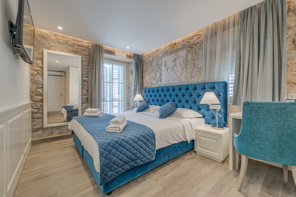 SUPERIOR, DOUBLE BED