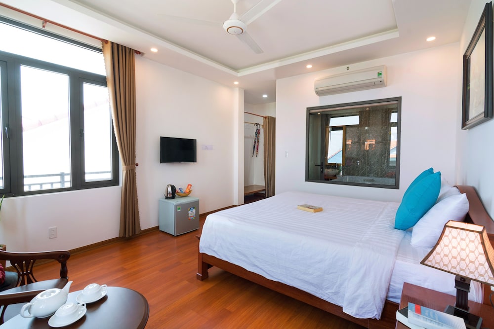 DELUXE, QUEEN BED, BALCONY
