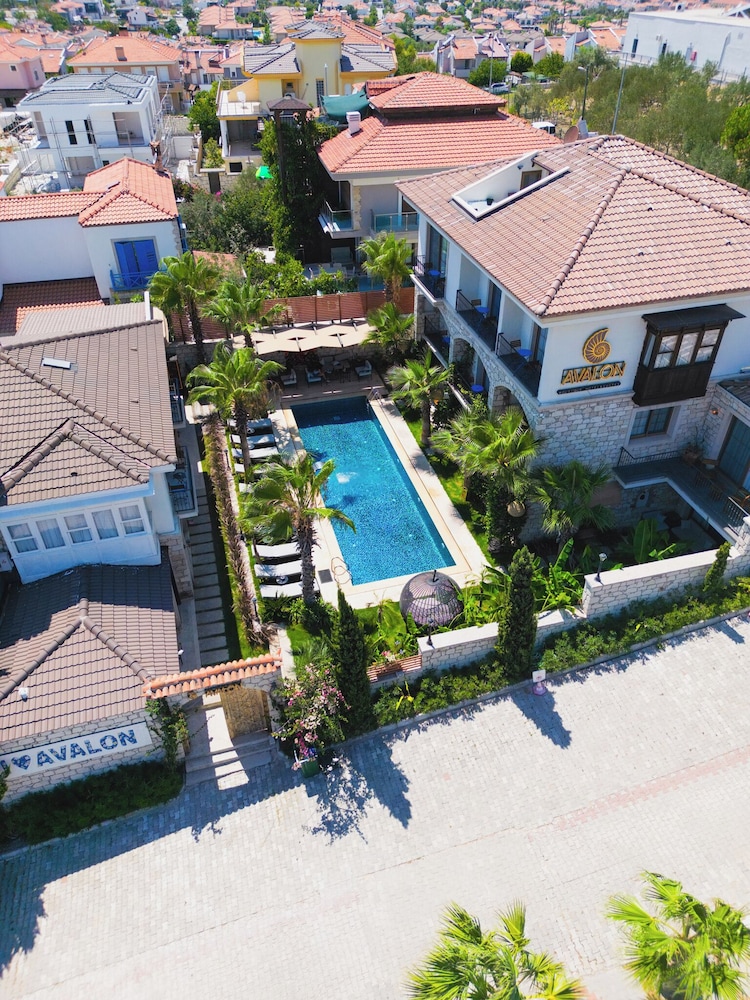 Avalon Boutique Hotel & Suites 53/59
