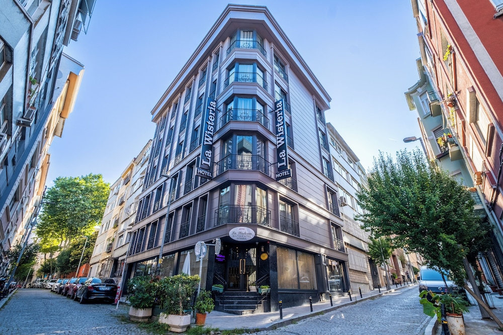 La Wisteria Boutique Hotel 63/66