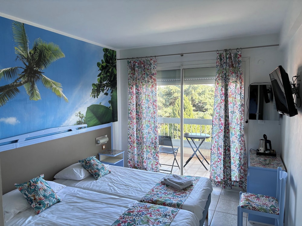 HOTEL DE LA MER 15/50