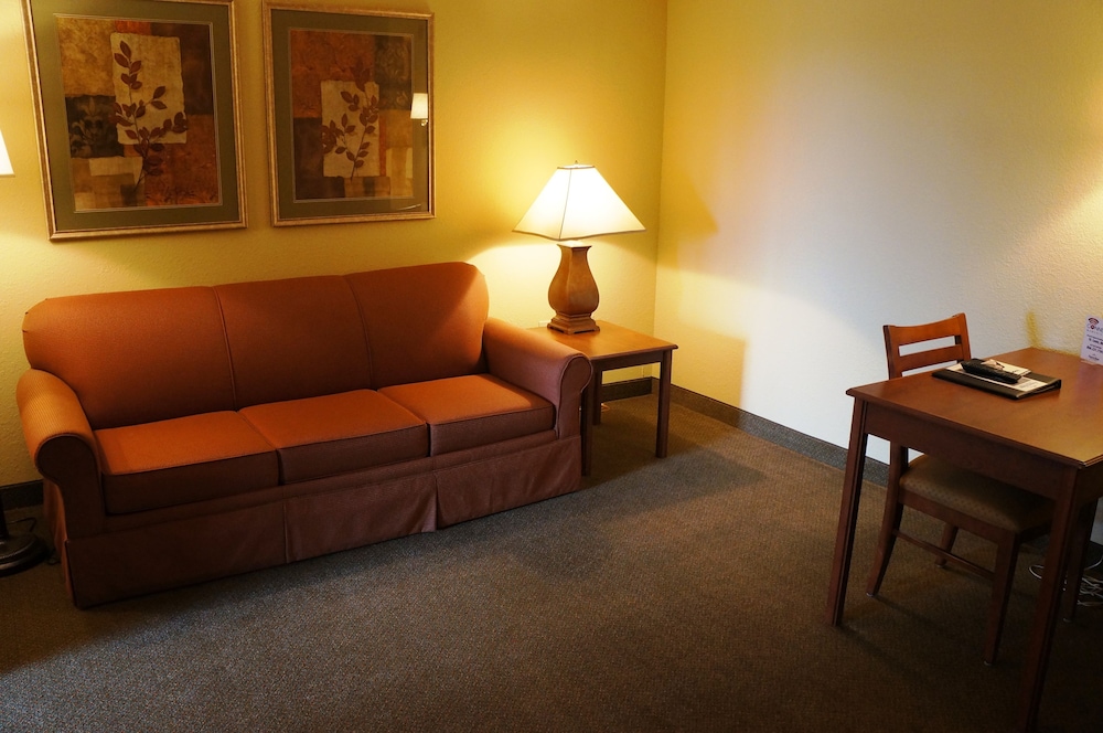 AmericInn by Wyndham Newton 36/48