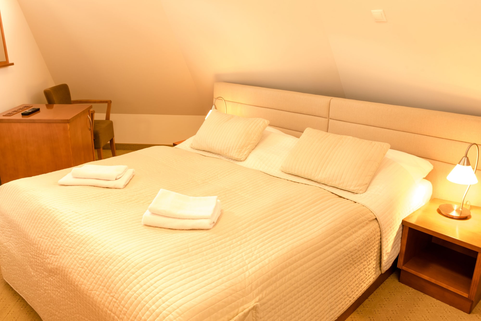 SUITE, NO BALCONY