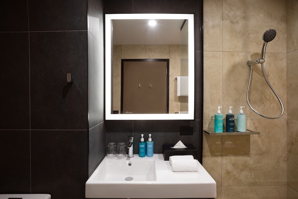 Novotel Devonport 50/50