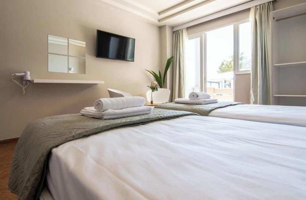 Girogiali Beach Hotel 24/50
