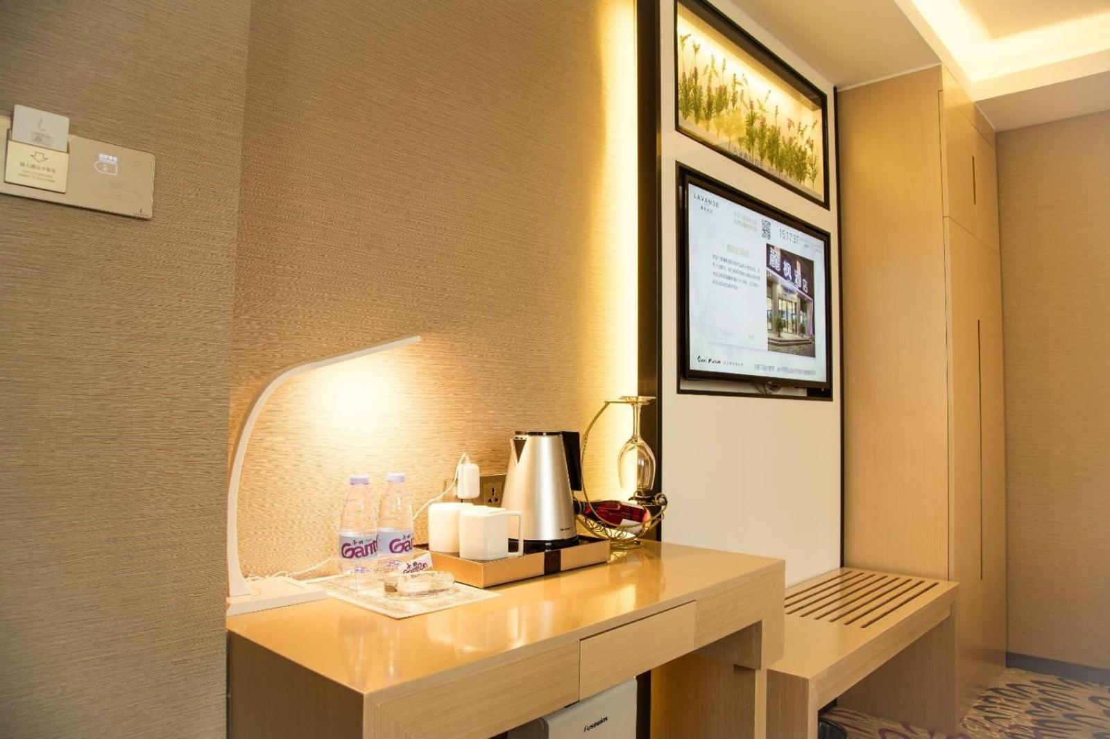 Lavande Hotels Shenzhen North Railway Station Bantian Metro Station 45/51