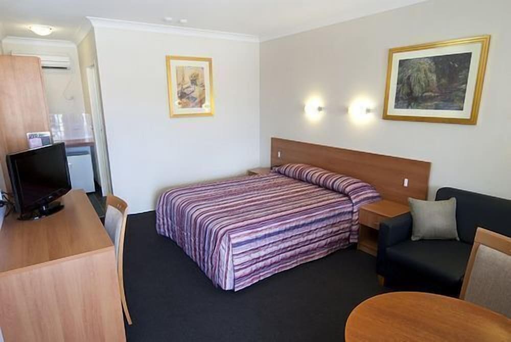 DELUXE, DOUBLE BED