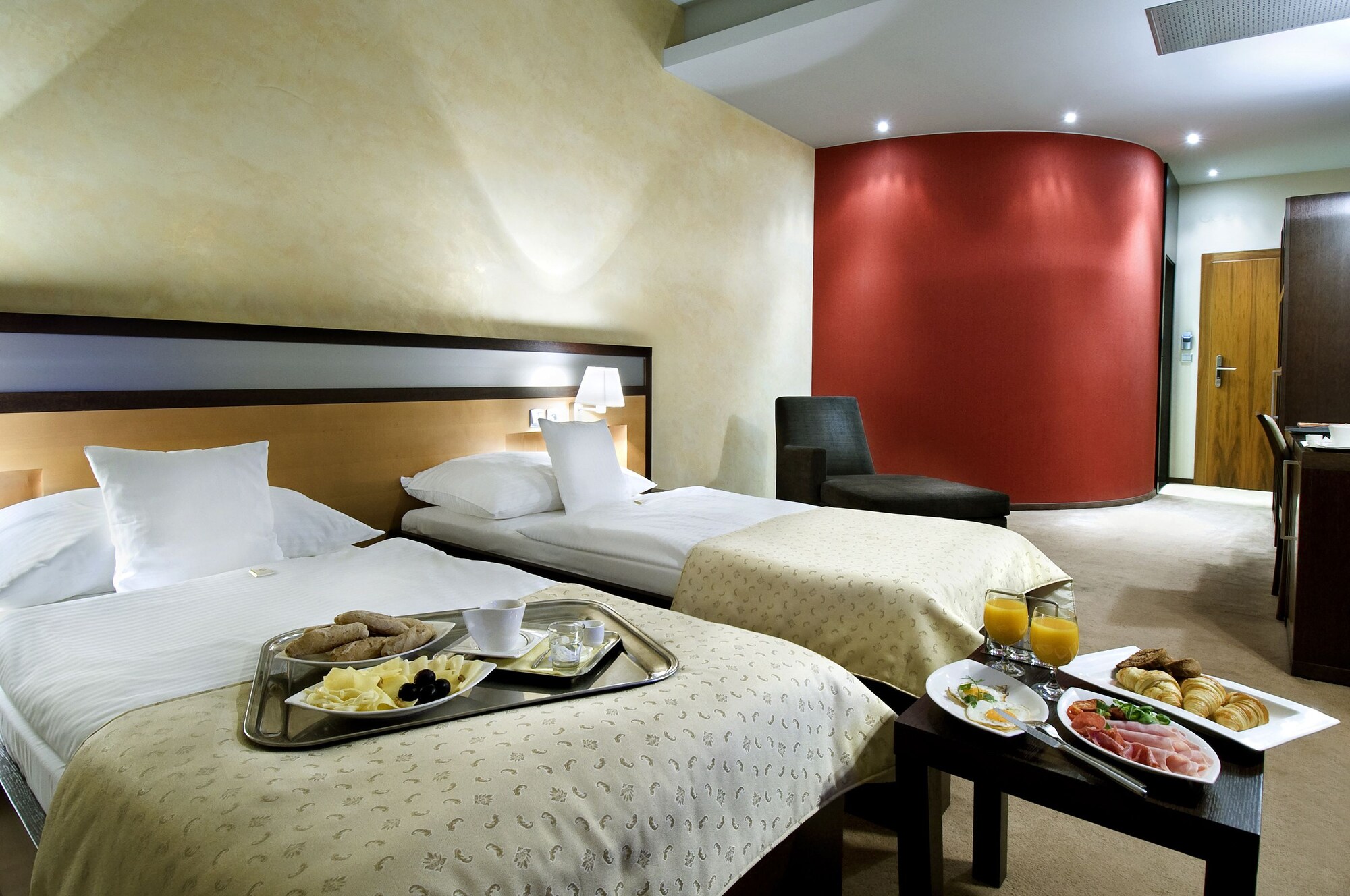 Executive, Twin Beds
