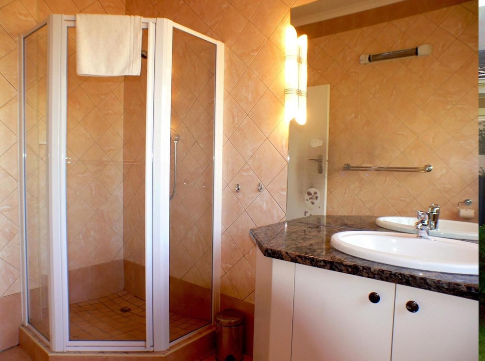 Hajos Lodge and Tours 48/50