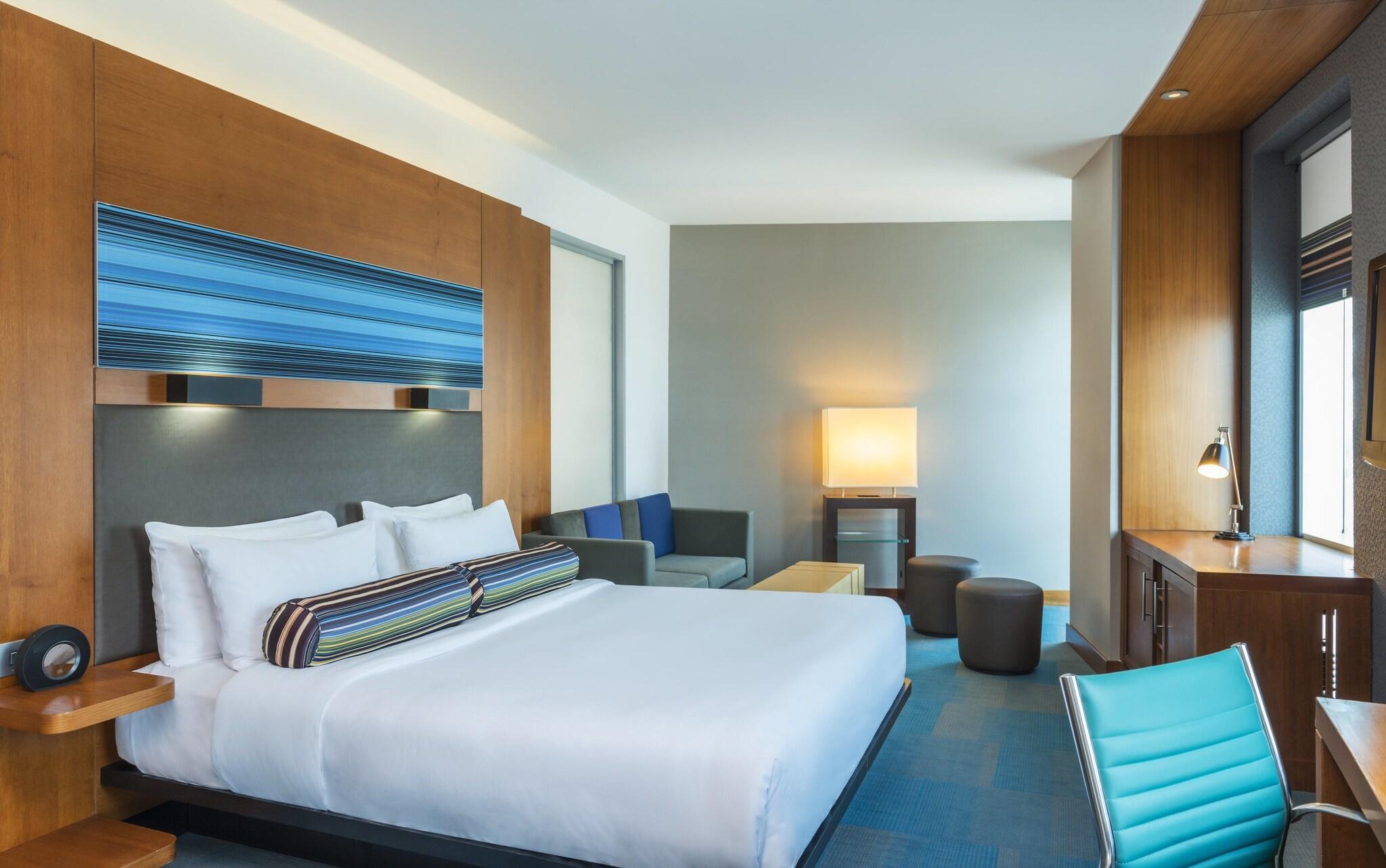 Room, King Bed, Pool View