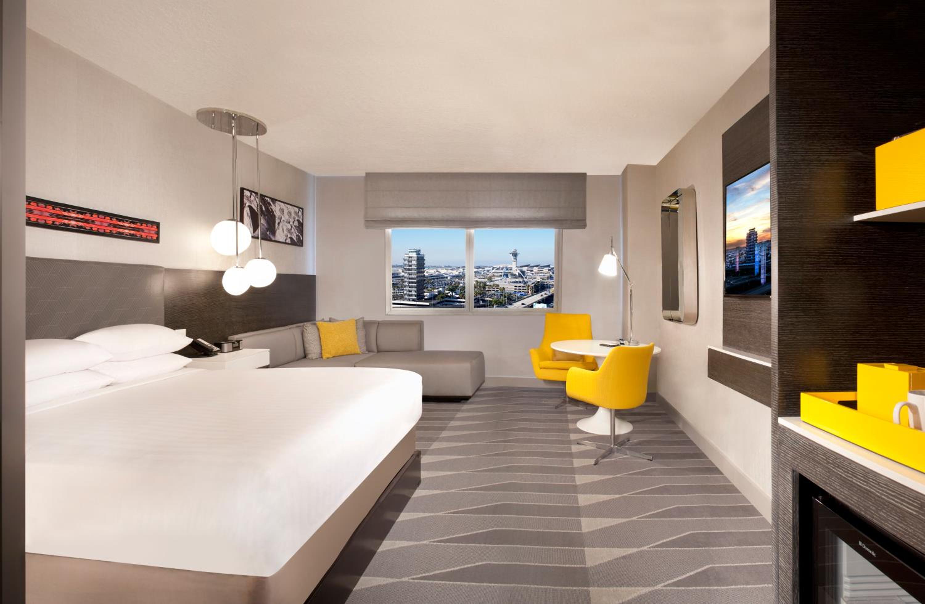 ROOM, QUEEN BED