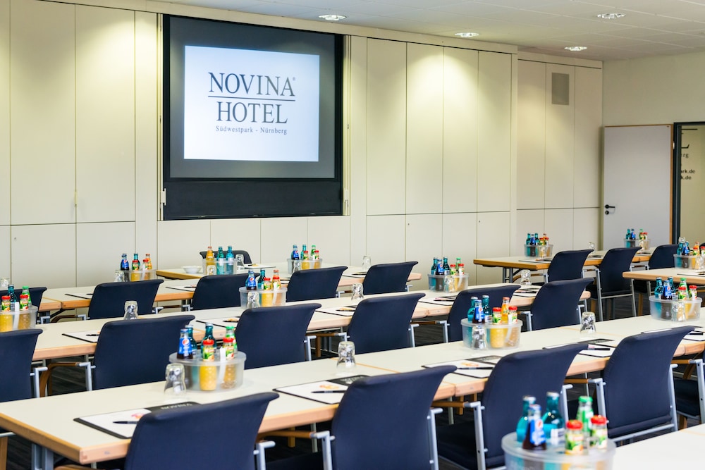 Novina Hotel Sudwestpark Nurnberg 63/68