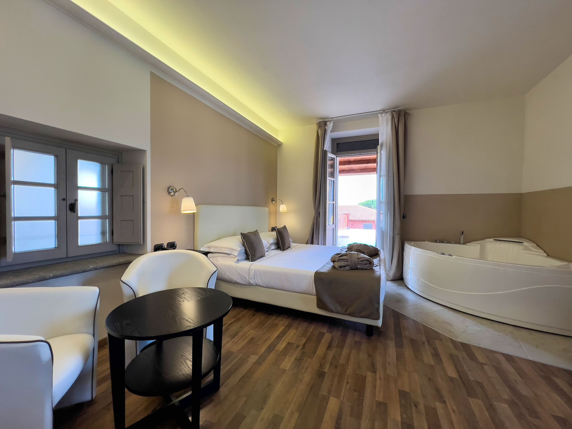 Panoramic, 1 Queen and 1 Single Bed, Terrace