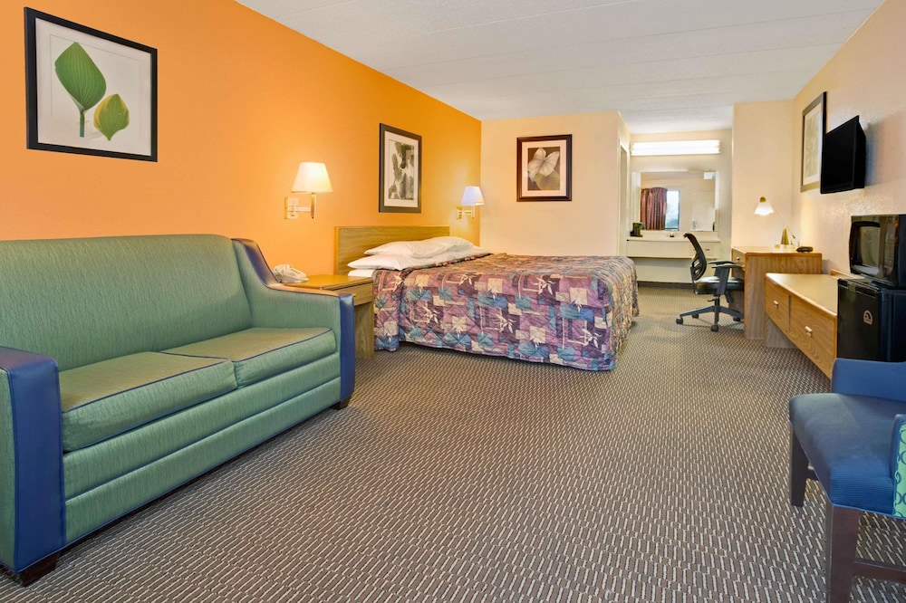 Days Inn by Wyndham Cincinnati East 15/21