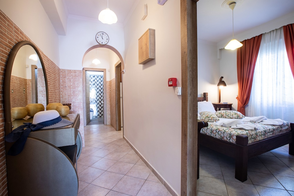 Kastro Hotel 2/50