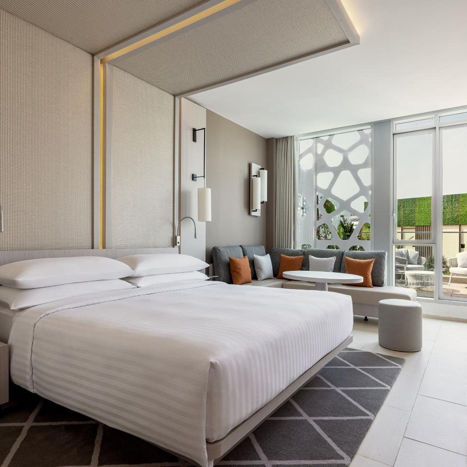 Executive, King Bed, Club Lounge Access