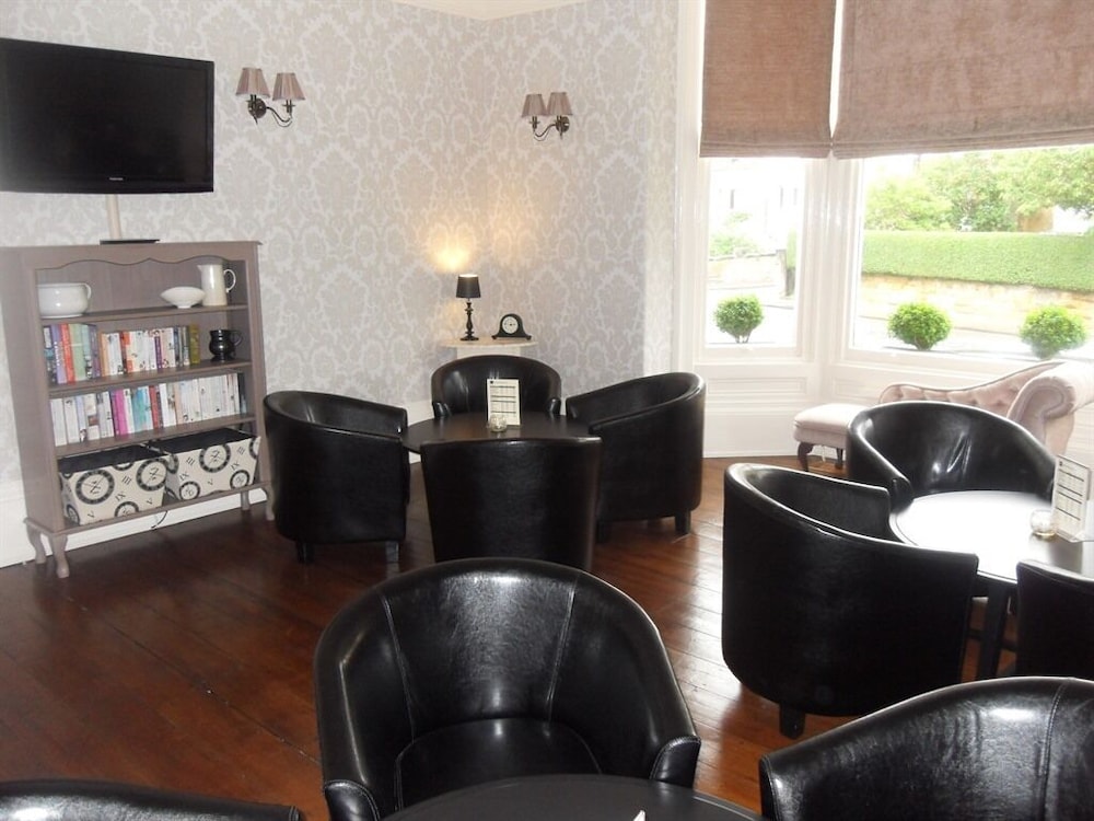 Powys Lodge - Guest House 10/19