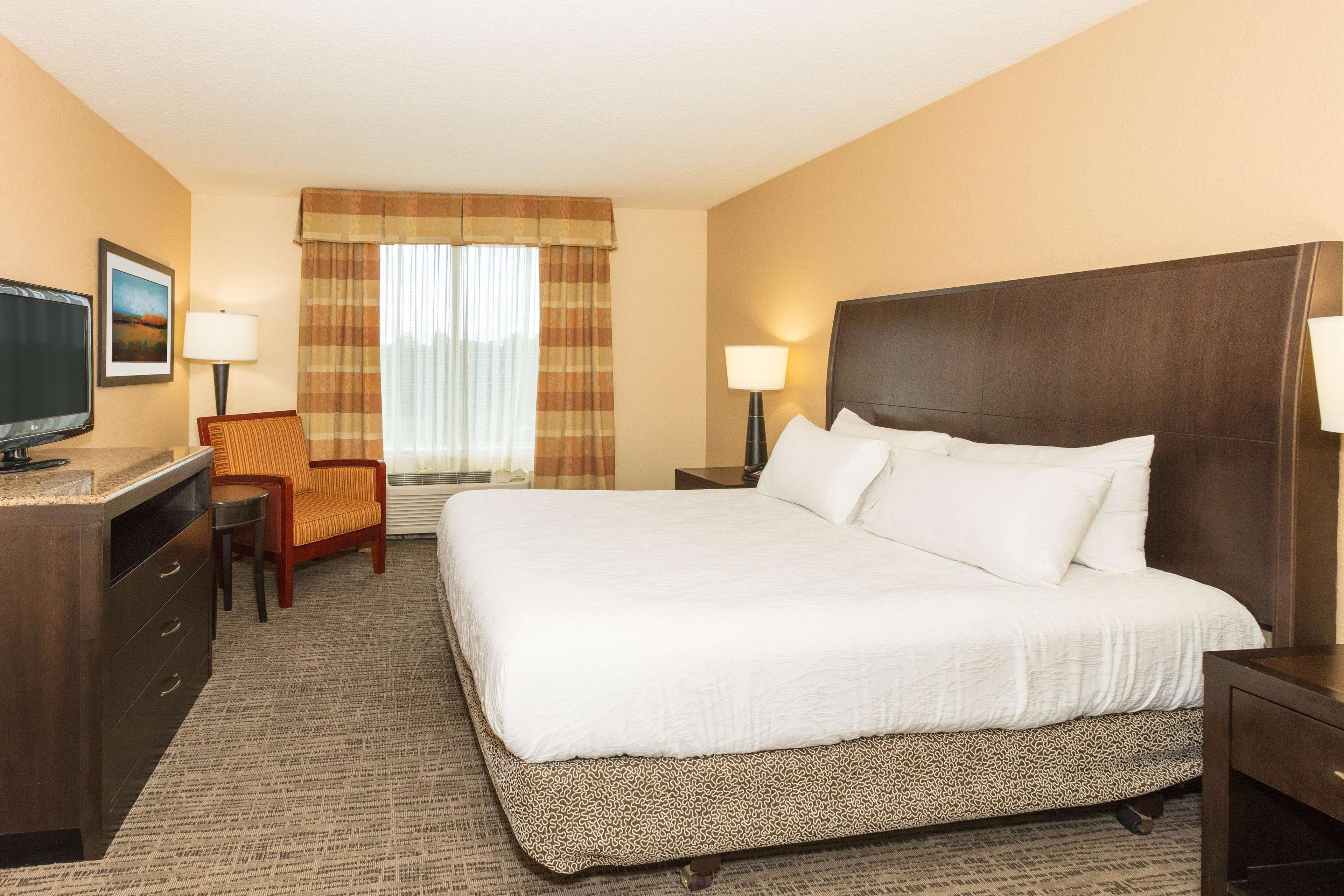 1 BEDROOM, SUITE, KING BED, SOFA