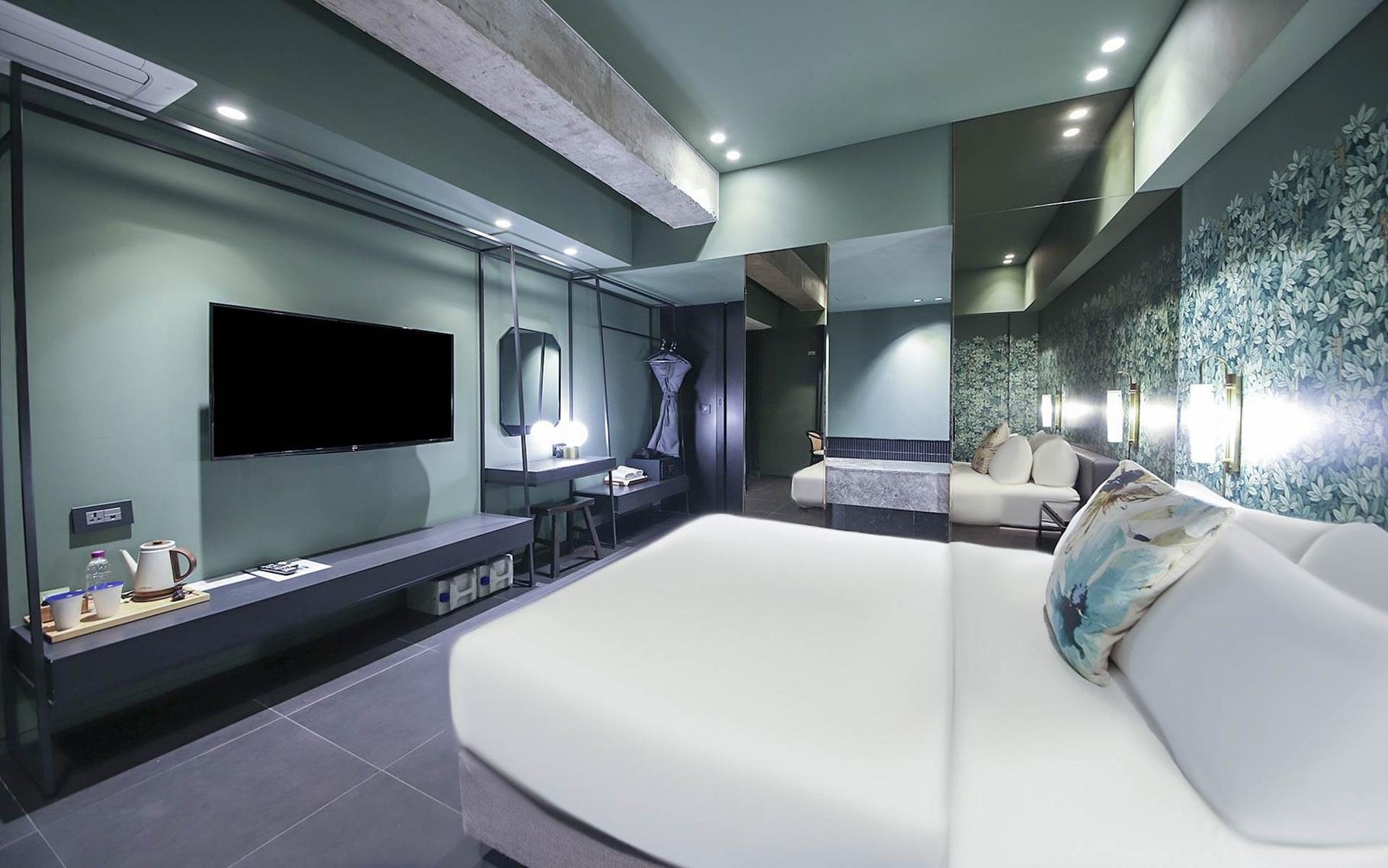 Sweet, Double Bed