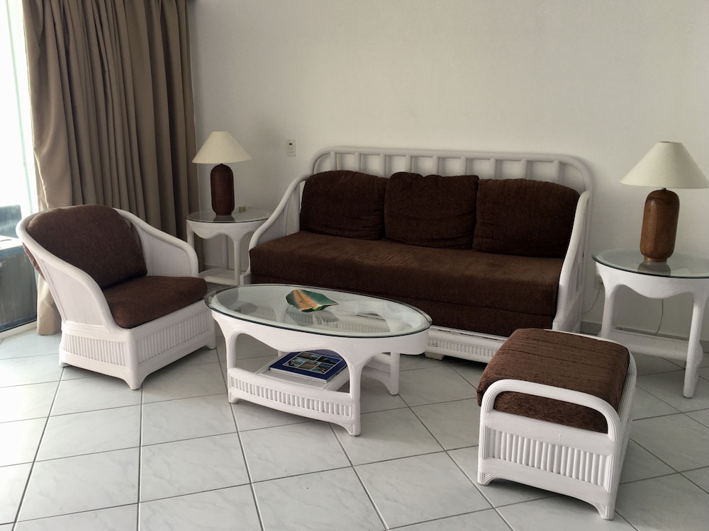 Sapphire Beach Club and Resort 22/50