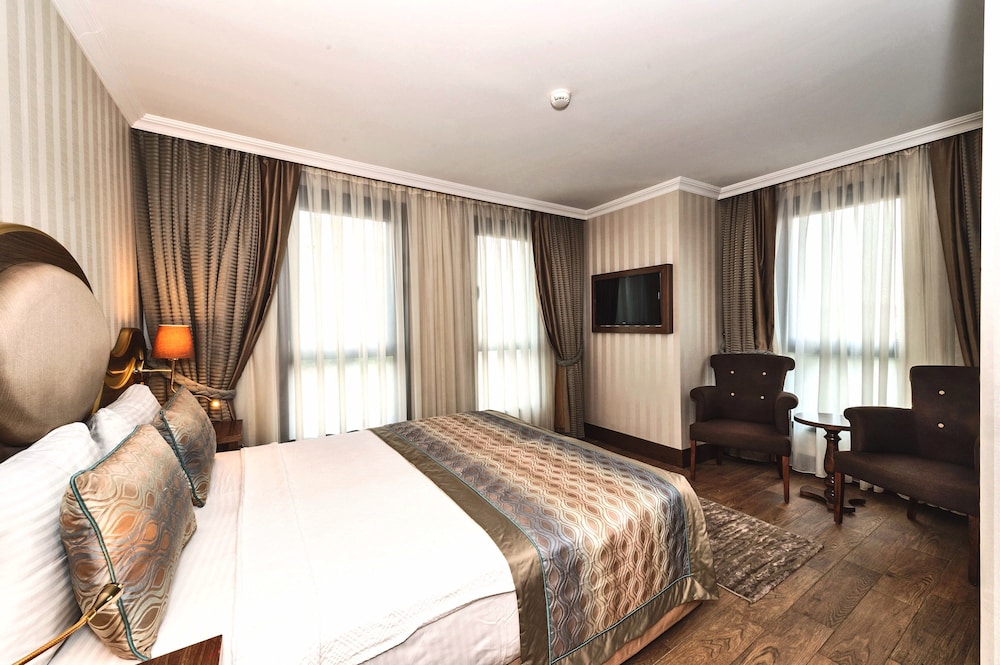 The Central Hotel 26/78