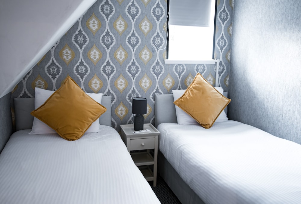 Mcinnes House Hotel 20/35