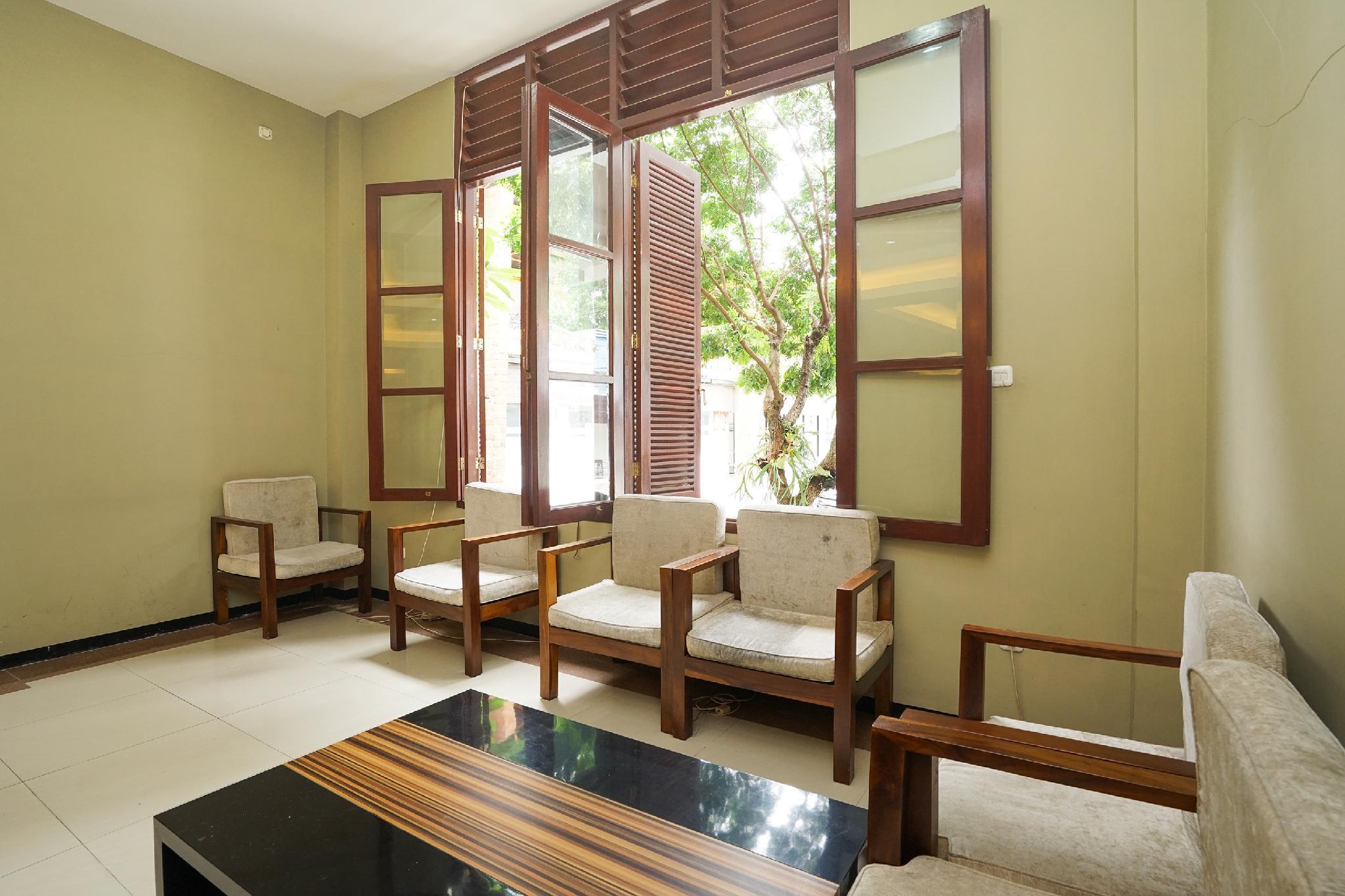Oyo 282 Putri Utari Guest House 20/31