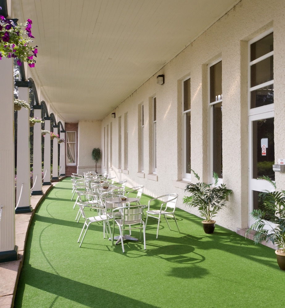 Highland Hotel 44/50