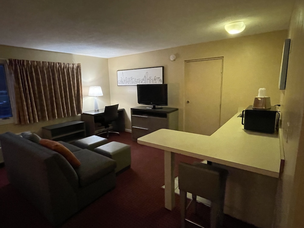 Gold Star Inn Suites 27/40