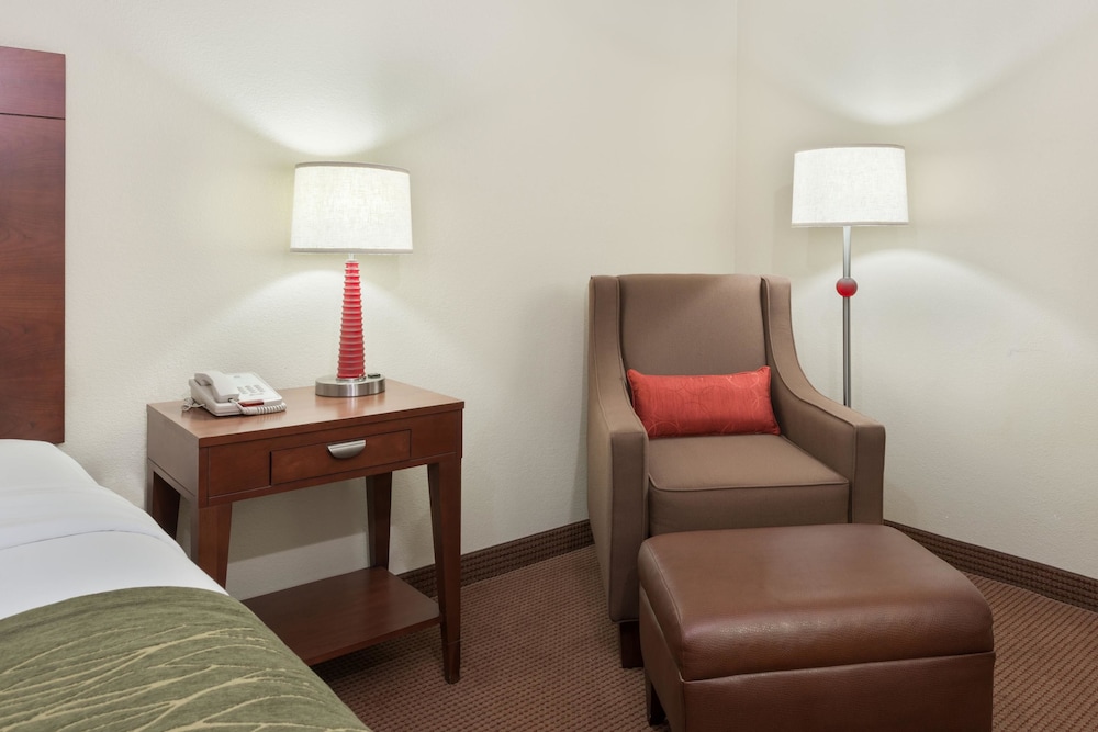 Comfort Inn Fayetteville near Fort Bragg 27/44