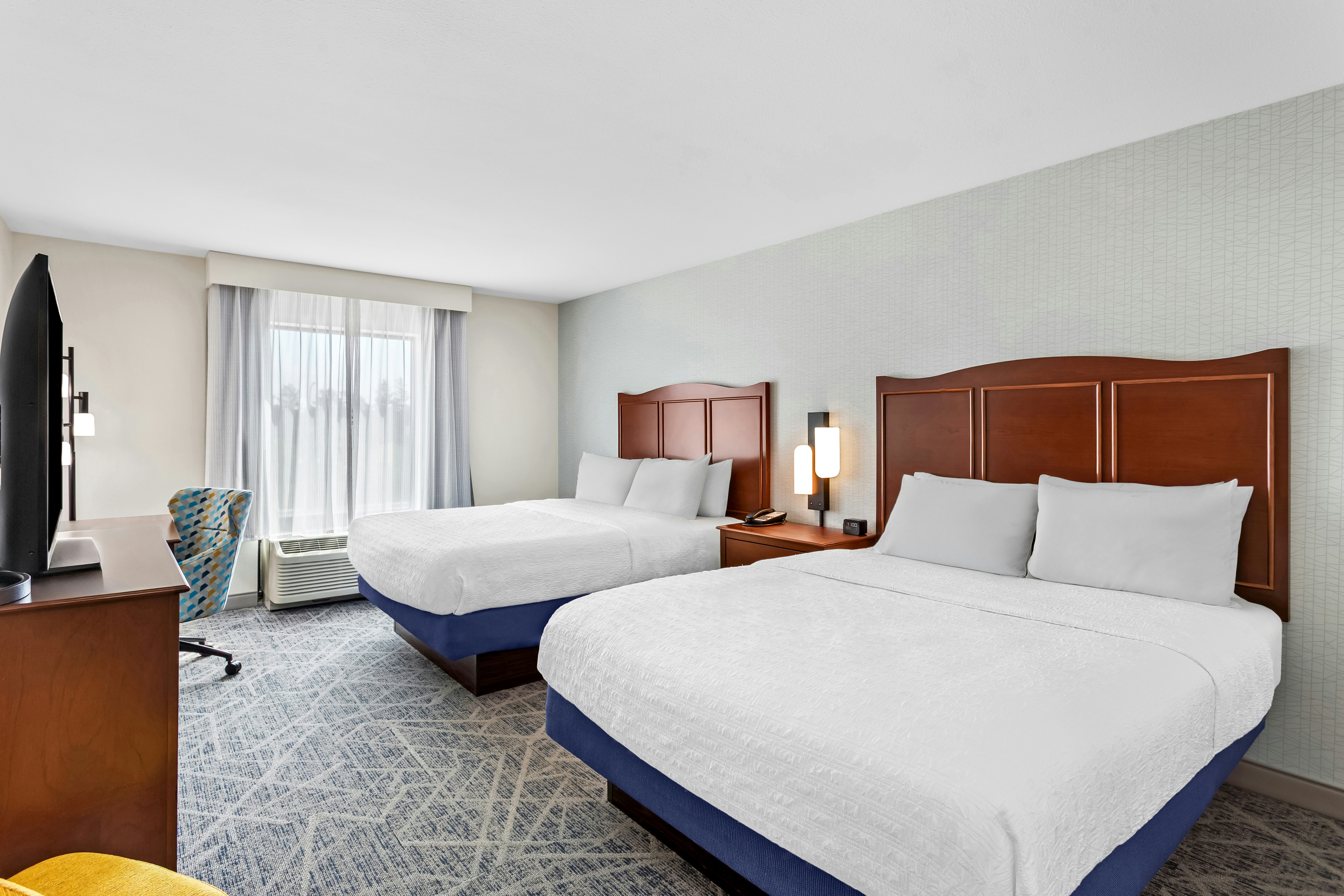 غرفة بسريرين كوين، Hampton Inn Dekalb Near The University 2/5