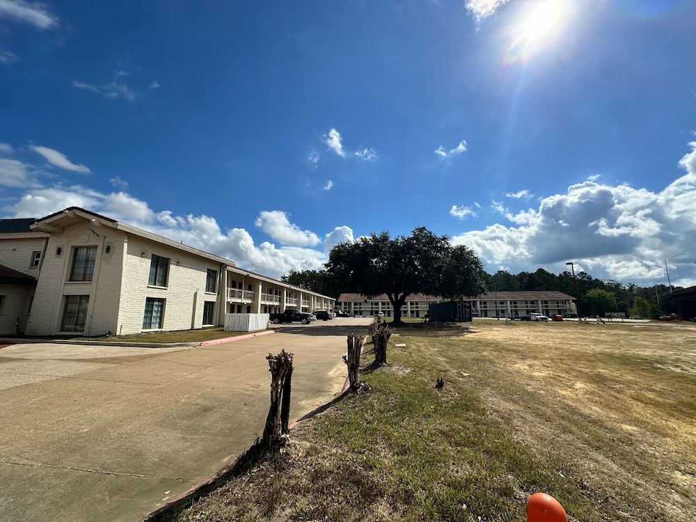 Super 8 by Wyndham Nacogdoches Near University 48/58